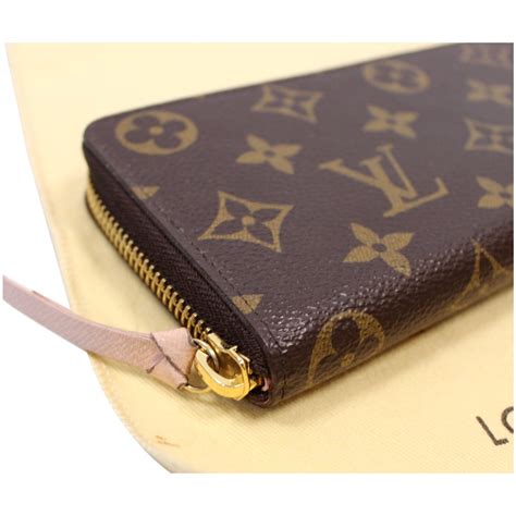 Products by Louis Vuitton: Clémence Wallet.